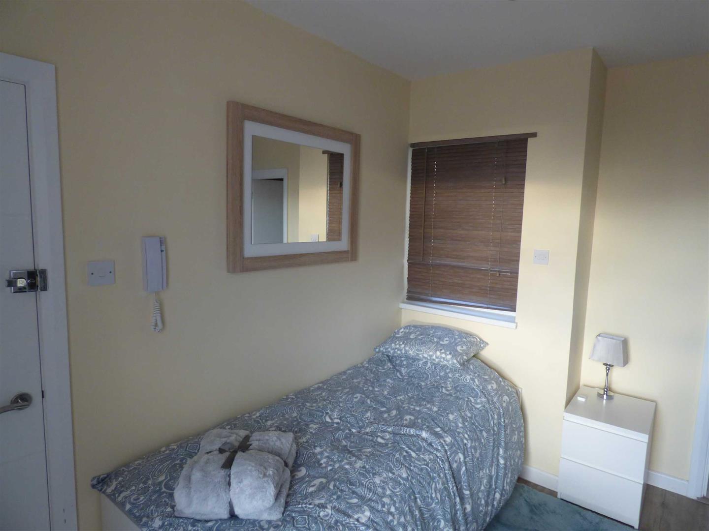 Image of Apartment - 1 Bathrooms for Rental in Upper Town-Gibraltar, Image 3